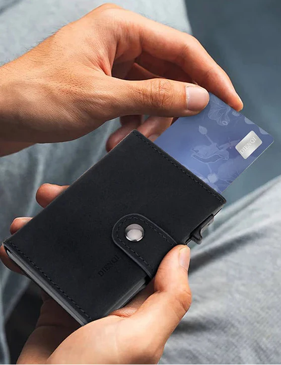 Maximum Carry RFID AirTag Wallet – Pop-Up Cards, Cash Compartment & Coin Pocket
