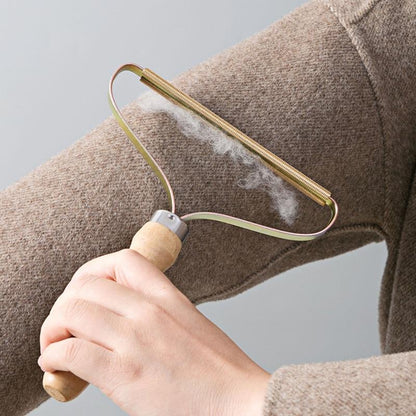Power-Free Lint Removing Roller